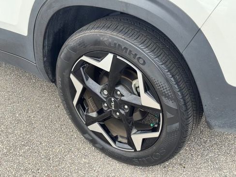 Certified 2024 Kia Seltos EX FWD image 10
