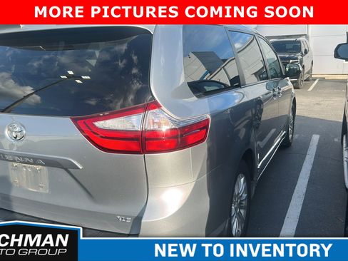 Used 2017 Toyota Sienna XLE w/ XLE Navigation Package image 7
