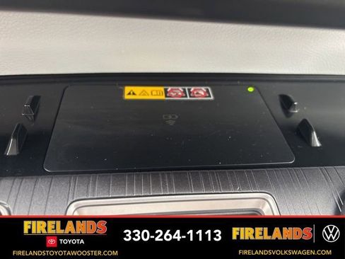 Used 2025 Toyota Sienna XLE image 19