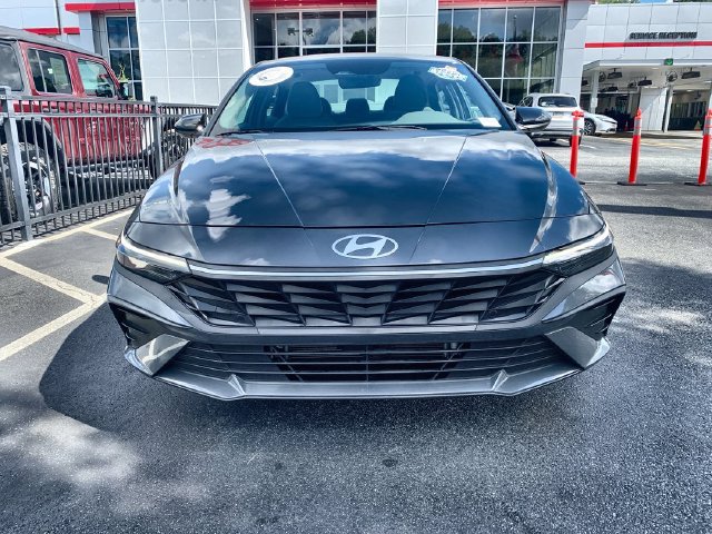 Used 2025 Hyundai Elantra SEL FWD image 3
