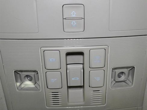 Used 2018 Volkswagen Tiguan SEL image 34