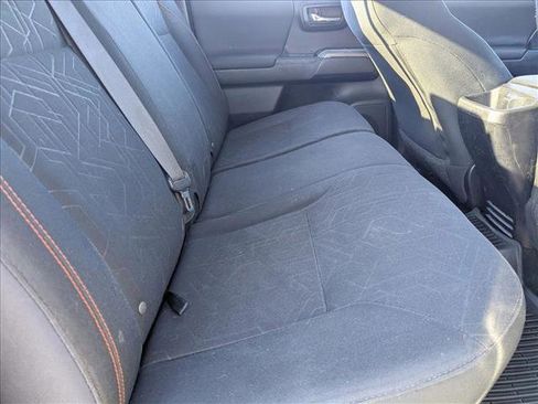 Used 2018 Toyota Tacoma TRD Off-Road image 18