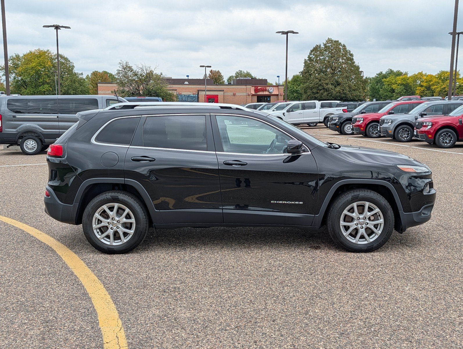 Used 2017 Jeep Cherokee Latitude w/ Cold Weather Group AWD/4WD image 6