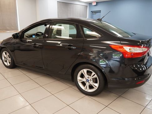 Used 2014 Ford Focus SE w/ SE Winter Package FWD image 8