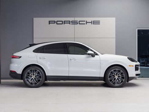 Certified 2025 Porsche Cayenne Coupe image 9