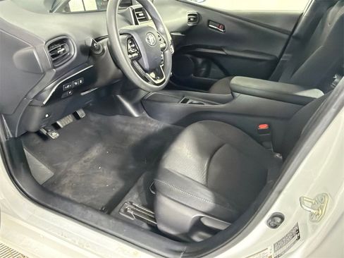 Used 2022 Toyota Prius LE image 9