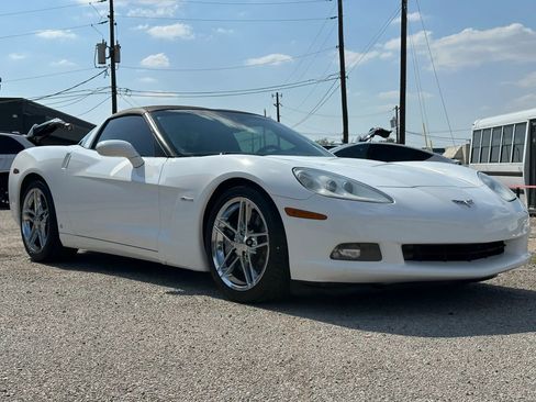 Used 2007 Chevrolet Corvette Coupe w/ Performance Package RWD image 9