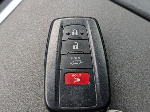 Used 2023 Toyota Highlander LE image 29