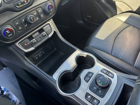 Used 2023 GMC Terrain Denali w/ Black Diamond Edition image 13