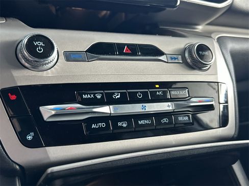 Used 2023 Ford Explorer XLT w/ Equipment Group 202A image 29