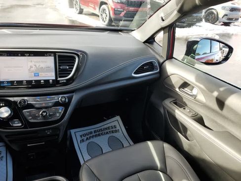 New 2026 Chrysler Pacifica Select image 15