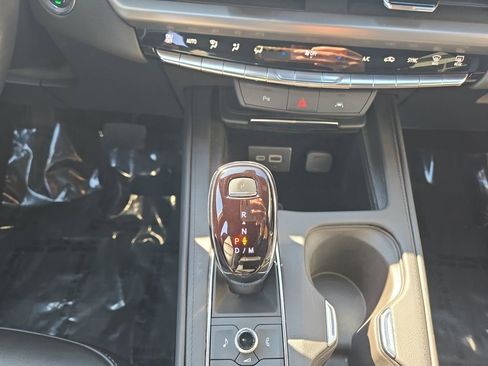 Used 2024 Cadillac XT4 Premium Luxury image 11