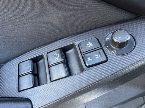 Used 2015 MAZDA MAZDA3 i Touring image 10