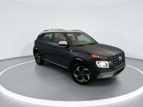 Used 2023 Hyundai Venue Limited FWD image 8