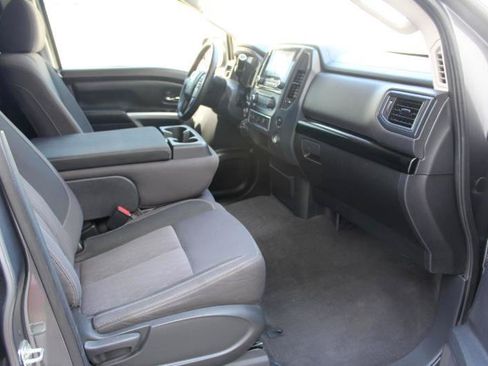 Used 2022 Nissan Titan SV AWD/4WD image 19