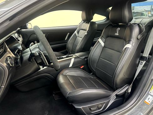 Used 2020 Ford Mustang Shelby GT500 w/ Technology Package image 28