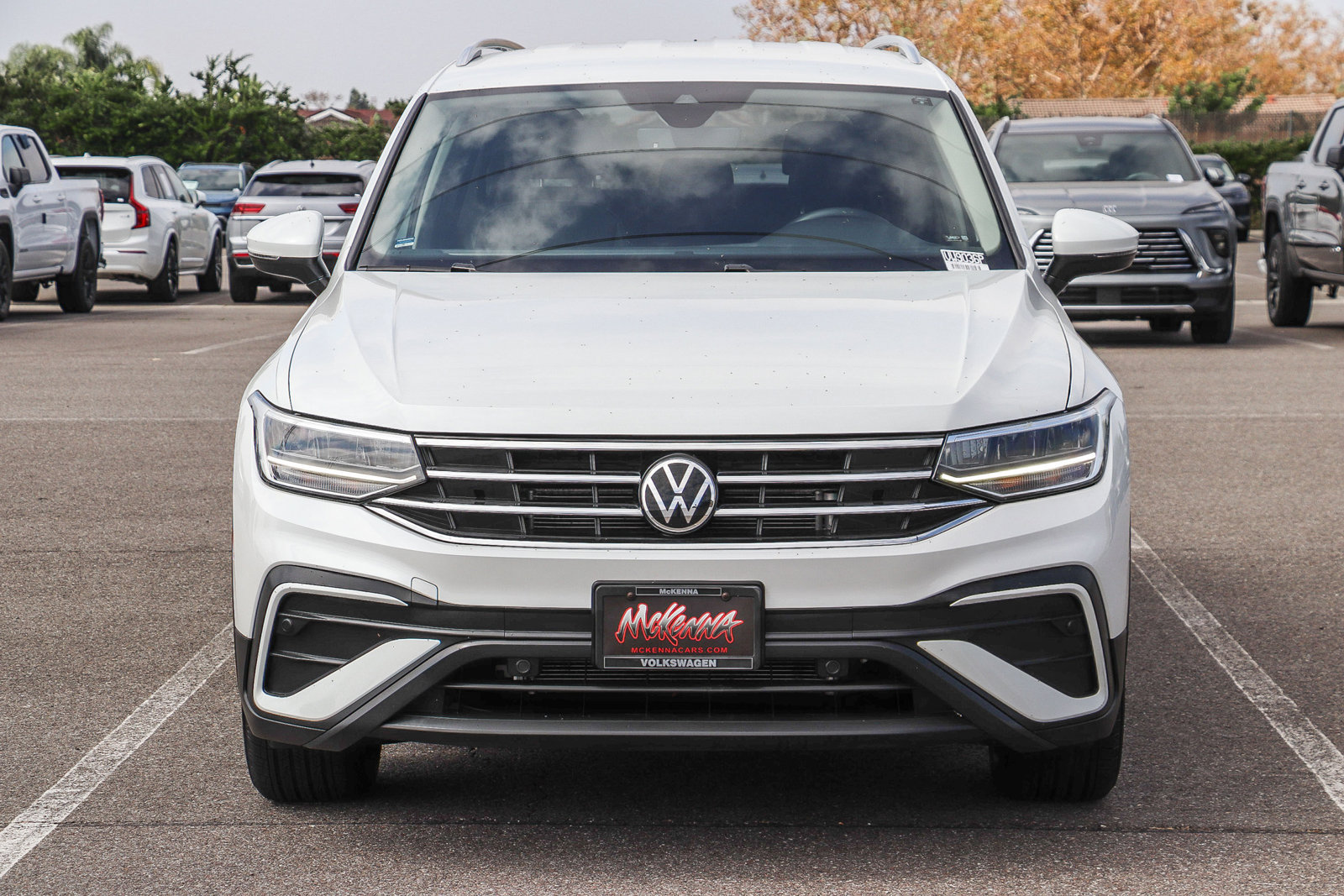 Used 2023 Volkswagen Tiguan SE FWD image 2