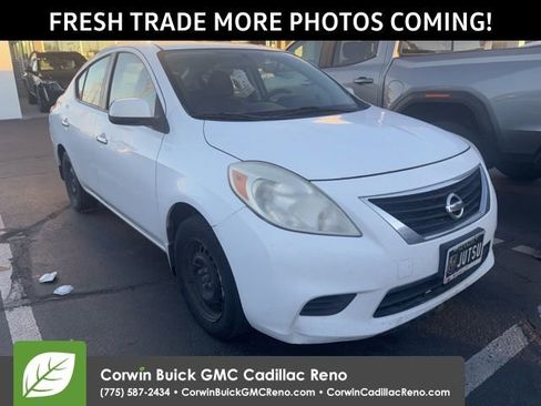 Used 2012 Nissan Versa SV image 2