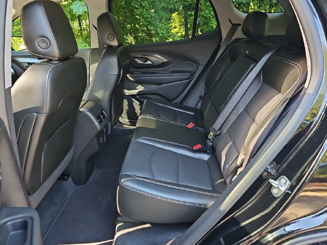 Used 2024 GMC Terrain SLT AWD/4WD image 19