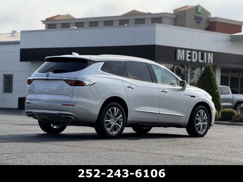 Used 2023 Buick Enclave Essence w/ Experience Buick Package FWD image 7