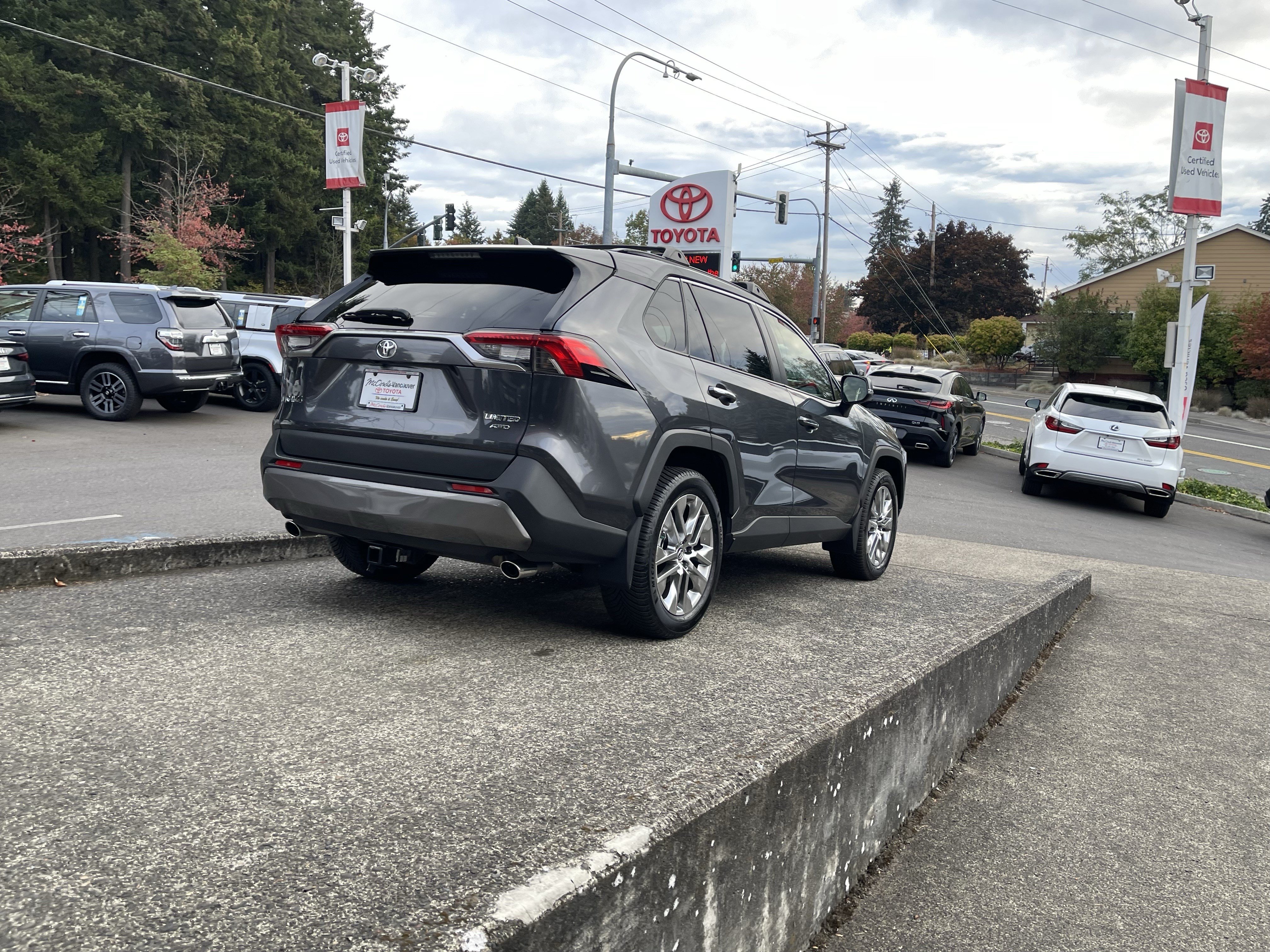 Certified 2021 Toyota RAV4 Limited AWD/4WD image 8