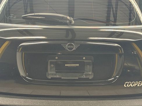 Used 2021 MINI Cooper 4-Door Hardtop image 11