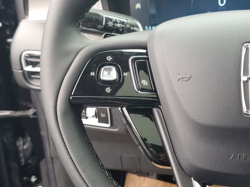 New 2026 Lincoln Corsair Premiere image 17