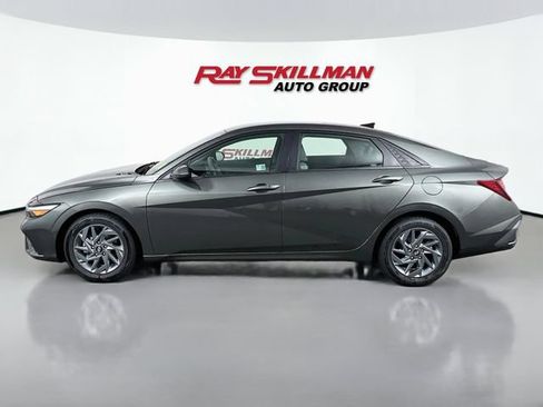 Used 2024 Hyundai Elantra SEL FWD image 4