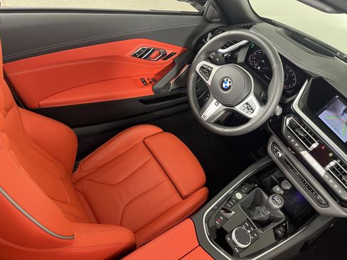 Used 2026 BMW Z4 M40i w/ Premium Package image 9