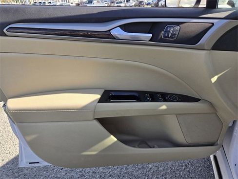 Used 2016 Ford Fusion SE w/ Equipment Group 502A image 19