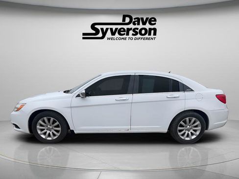 Used 2014 Chrysler 200 Limited image 2