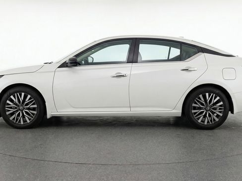 Used 2025 Nissan Altima 2.5 SV FWD image 5