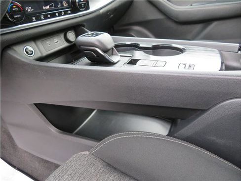 Used 2023 Nissan Rogue SV image 8