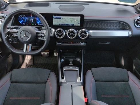 Used 2024 Mercedes-Benz EQB 300 4MATIC image 23