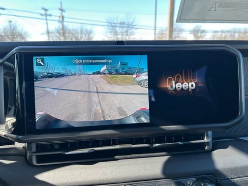 New 2026 Jeep Gladiator Rubicon w/ Steel Power Dome Hood Package AWD/4WD image 20