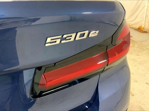Certified 2023 BMW 530e xDrive w/ Premium Package image 9