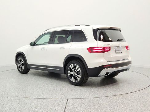 Used 2025 Mercedes-Benz GLB 250 image 7