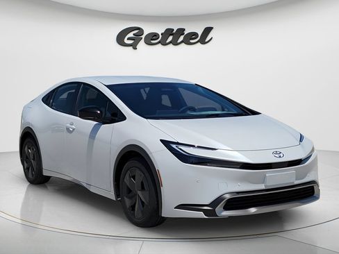 New 2026 Toyota Prius Plug-In Hybrid FWD image 2
