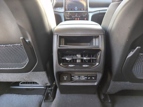 Used 2023 Jeep Grand Cherokee Limited w/ Black Appearance Package AWD/4WD image 28