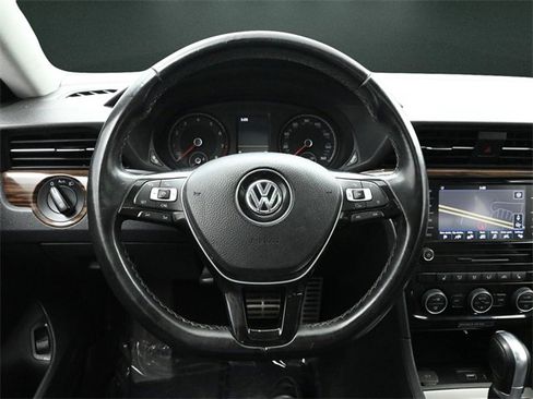 Used 2020 Volkswagen Passat 2.0T SEL image 23