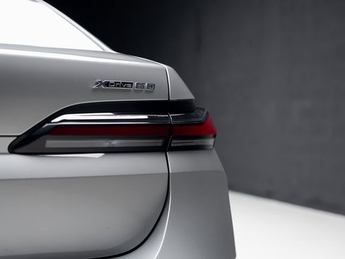 Used 2023 BMW i7 xDrive60 image 28