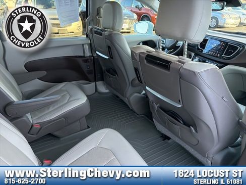 Used 2019 Chrysler Pacifica Touring-L Plus w/ Advanced Safetytec Group image 14