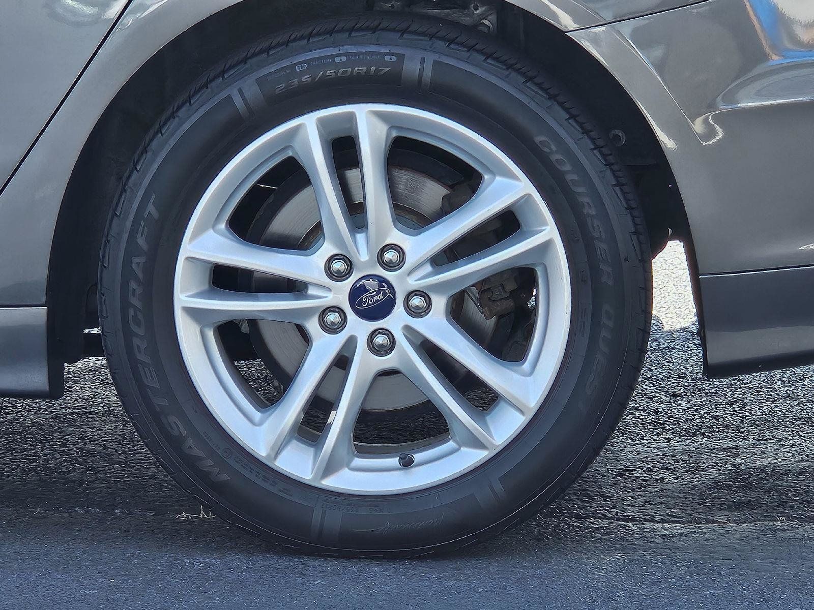 Used 2018 Ford Fusion SE w/ Fusion SE Technology Package FWD image 28
