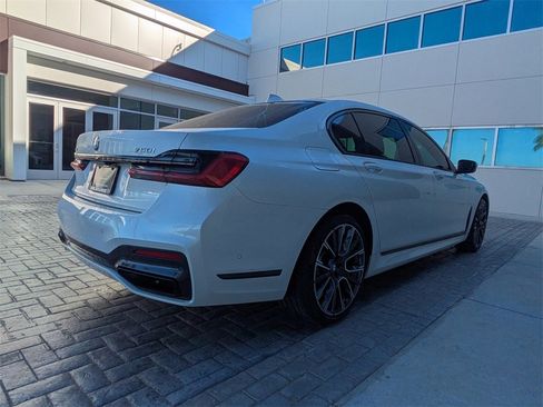 Used 2022 BMW 750i xDrive w/ Luxury Rear Seating Package image 4