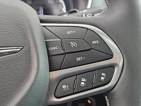 New 2026 Chrysler Pacifica Limited image 13