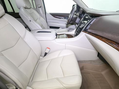 Used 2017 Cadillac Escalade Luxury image 21