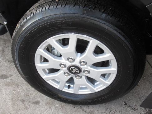 Used 2024 Toyota Tacoma SR5 AWD/4WD image 4