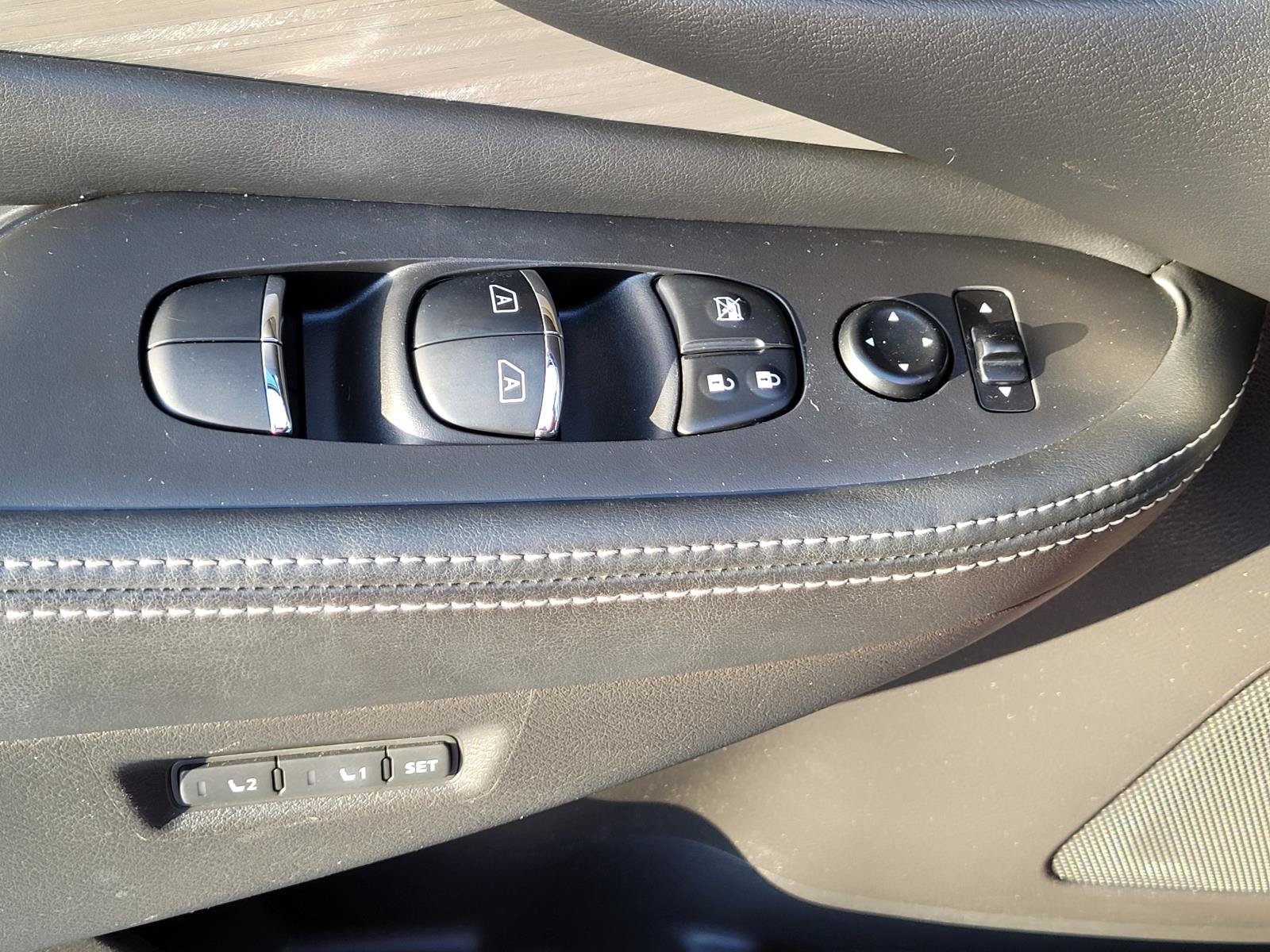 Used 2015 Nissan Murano SL w/ Cargo Package FWD image 26