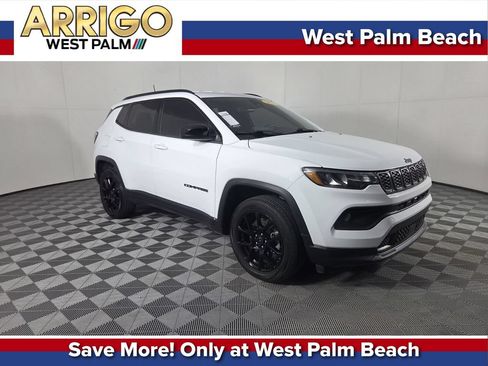 Used 2025 Jeep Compass Latitude w/ Altitude Special Edition AWD/4WD image 1