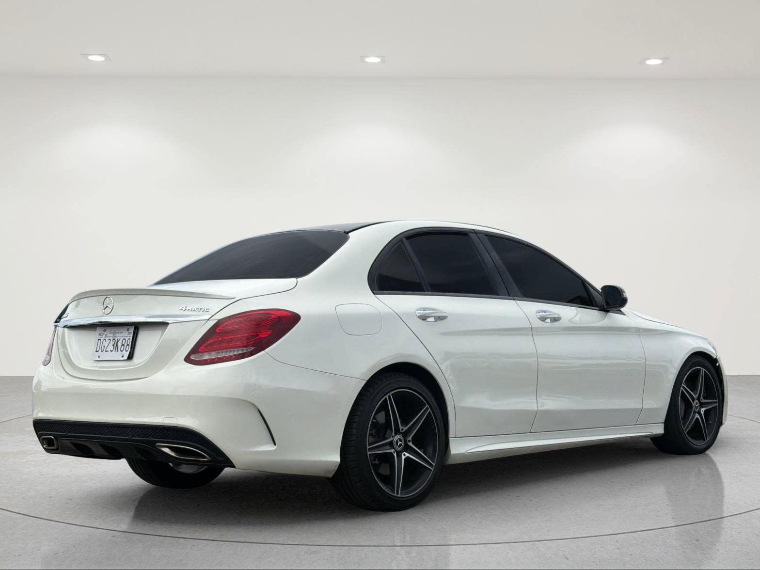 Used 2018 Mercedes-Benz C 300 4MATIC Sedan image 4
